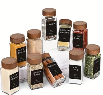 Set 12 recipiente condimente din sticla 120ml cu capac din lemn de acacia , palnie, periute , etichete