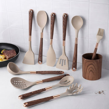 Set 11 piese ustensile de bucatarie din silicon cu maner imitatie lemn si suport