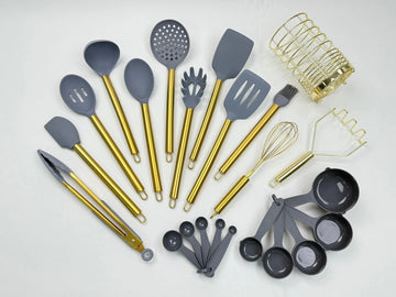 Set 15 piese ustensile de bucatarie din silicon cu maner din otel inoxidabil auriu , suport metalic si accesorii masurare