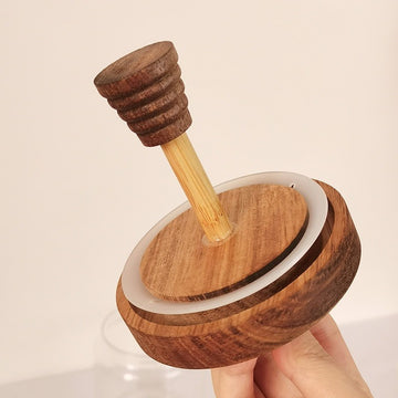 Recipient miere albine /siropuri  500ml din sticla borosilicata cu capac si lingurita integrata din lemn de acacia