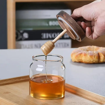 Recipient miere albine /siropuri  500ml din sticla borosilicata cu capac si lingurita integrata din lemn de acacia
