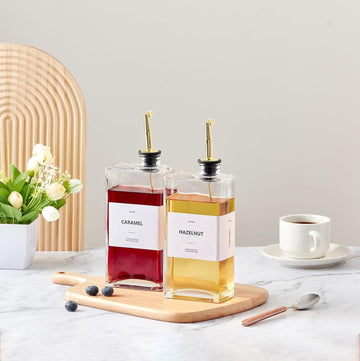 Set 2 sticle elegante forma patrata de 500 ml pentru siropuri, uleiuri si otet
