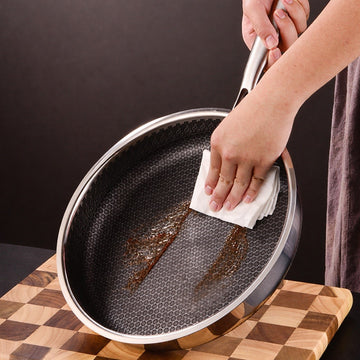 Tigaie profesionala 28cm din inox cu acoperire antiaderenta tip fagure si capac din sticla