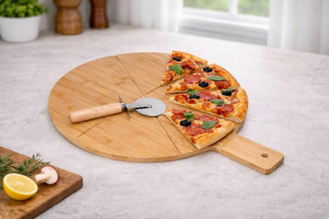 Set servire pizza, 2 piese cu platou din lemn de bambus si feliator