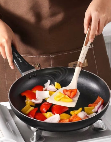 Set 11 ustensile de bucatarie din silicon si suport depozitare crem marmorat si accente bronze